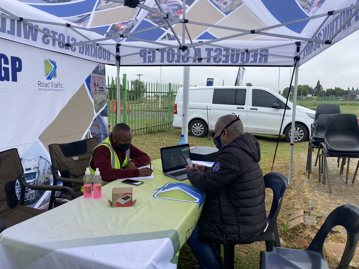 Theo_Nkonki's tweet photo. This morning we @GPDRT_ are in Bapsfontein, @City_Ekurhuleni bringing #VaccinationDrive #RequestASlotGP https://t.co/KQVkh1cfm8