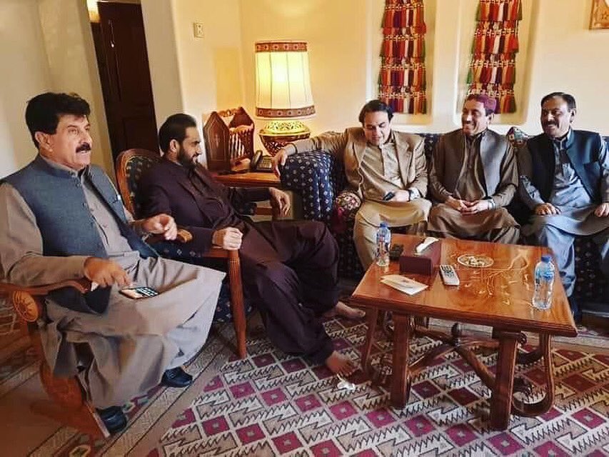 S_Umrani11's tweet photo. کوئٹہ
 رکن صوبائی اسمبلی میرسکندرعلی عمرانی کی نامزد وزیراعلی بلوچستان میر قدوس بزنجو سے ملاقات ۔ https://t.co/oqHjbYw5vH