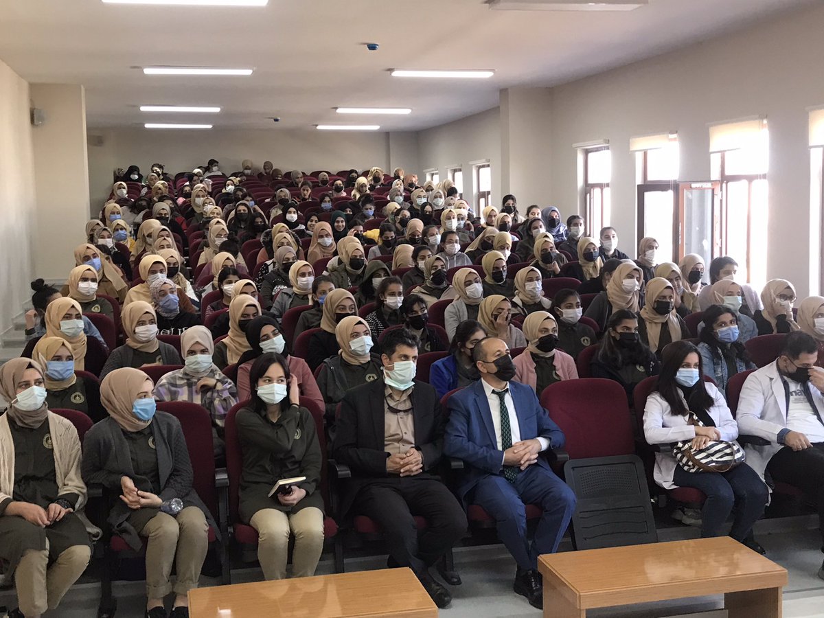 bulut_e's tweet photo. Okur-yazar buluşması için Ağrı Hayrettin Atmaca Kız Anadolu İmam Hatip Lisesi öğrencileri ile buluştuk. Yolları, bahtları açık olsun. https://t.co/7ib4WPsthi
