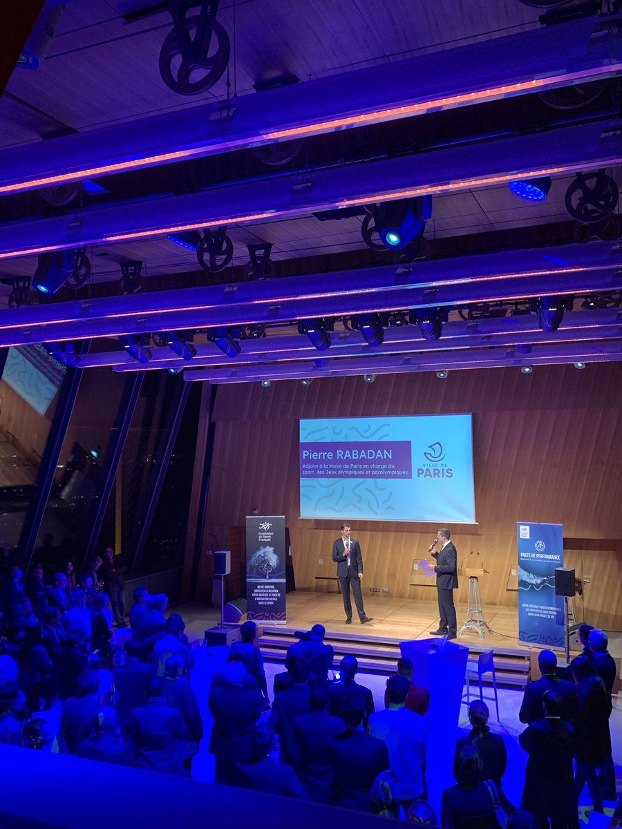 fondationsport's tweet photo. Hier soir se déroulait la soirée de présentation du #PactedePerformance à la Tour Eiffel 🗼

Les entreprises doivent passer le cap pour accompagner les sportifs de haut niveau destinés à briller à #Pekin2022 et #Paris2024 https://t.co/n96SaM8bcC