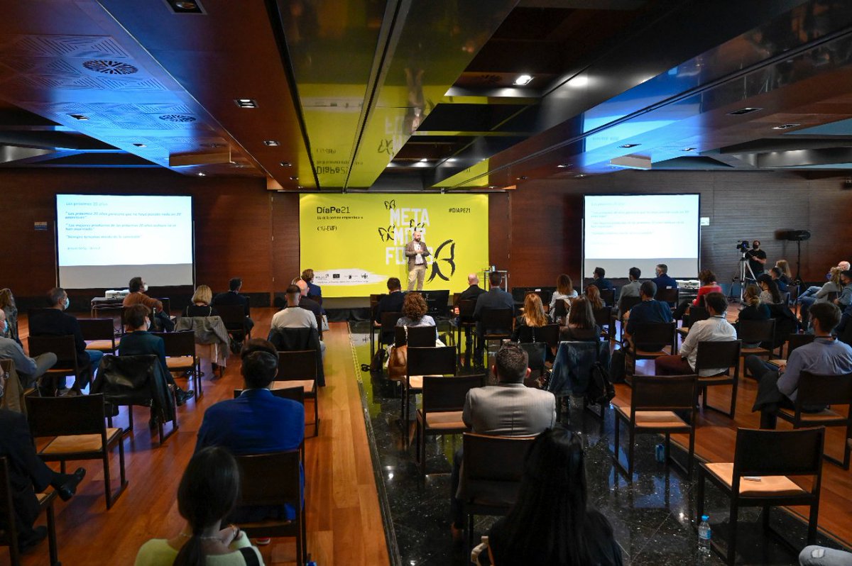infoRMurcia's tweet photo. Ayer fue un día especial, y es que pudimos celebrar presencialmente el Día del Emprendedor. 🚀
Han sido dos días de mucho aprendizaje, ¡tanto para vosotros como para nosotros! ¡Gracias a todos por la compañía! 😉
📸 Os dejamos con alguna foto de ayer.
#DIAPE21 https://t.co/68nuXvlWco