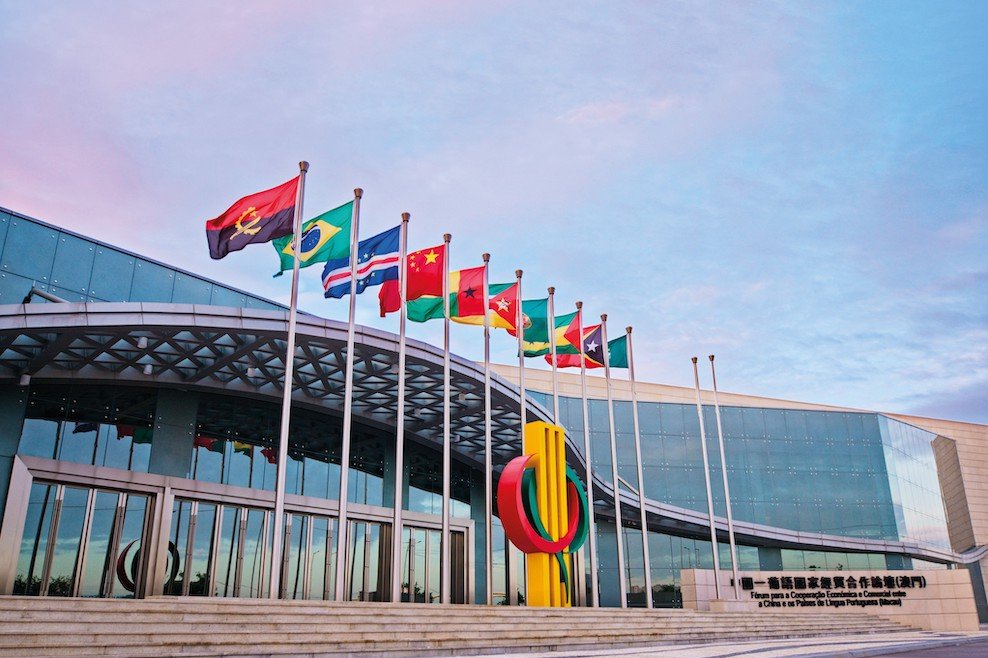 FDI_org's tweet photo. China’s goods trade with the Portuguese-speaking countries, many of which supply the raw materials that have powered China’s own economic transformation, continues to grow, aided by Macao as a Portuguese-speaking Special Administrative Region. Read more: https://t.co/uFWCJIHxu1 https://t.co/lQ74OjSDmn
