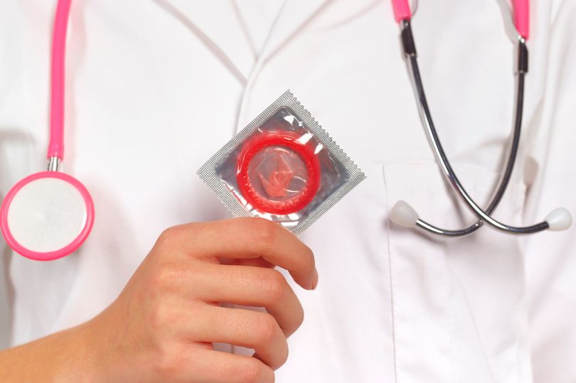 'World's first unisex condom' can be used by both men and women in the bedroom
dailystar.co.uk/love-sex/world…