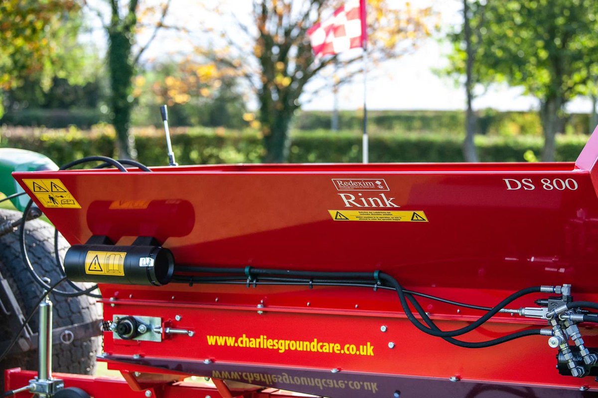 RedeximUK's tweet photo. Andrew Lewis (right) from Arscott Golf Club in Shropshire taking delivery from Matt Lewis of ⁦@CharliesStores⁩ of their new Rink DS800 topdresser. Even our four legged friends look impressed. 
#redexim 
#rink https://t.co/Nm9AiYbBzb