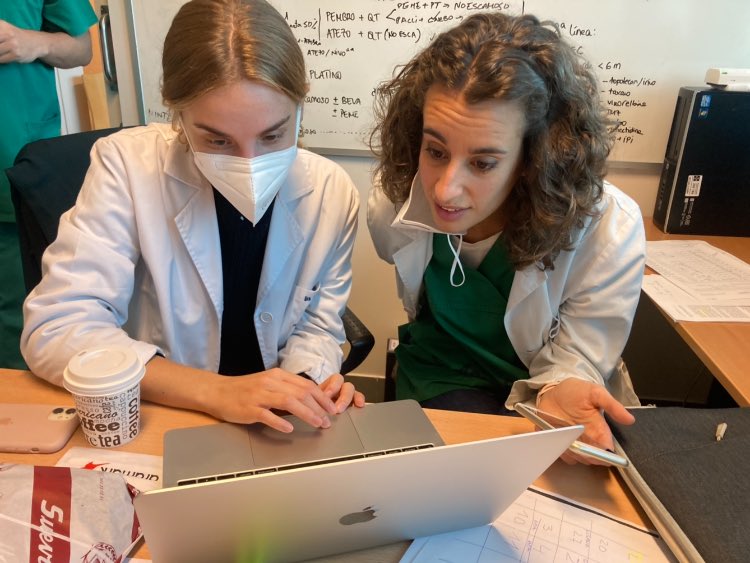 beabernardez's tweet photo. Buenos días! Preparando vídeo de AF en inmunoterapia para @MassaAndreaV en @AAFH_farma Con la participación estelar de @manueltouris12 y @anacasbal.
Muy afortunada por la implicación y la técnica #barbaraubeda y @anacasbal https://t.co/fp3AdkRdXA