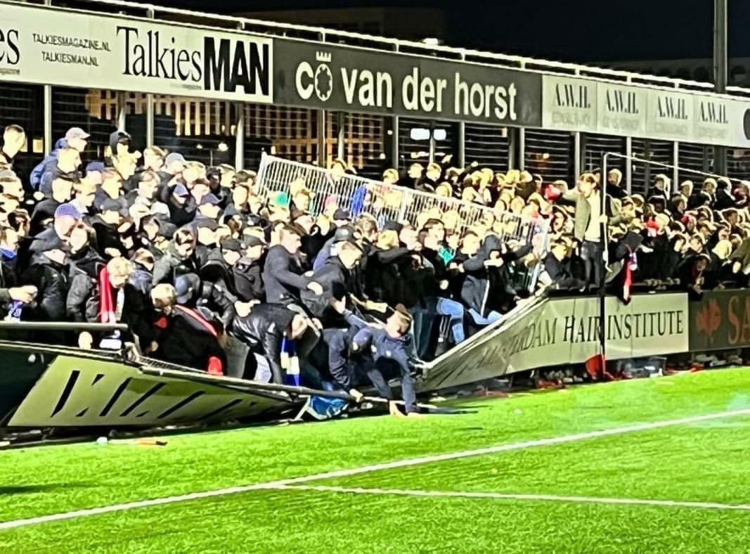 NL_FansOnTour's tweet photo. ⚽️ AFC - sc Heereenveen
📆 27-10-2021
🕝 20:00u
📍 Sportpark Goed Genoeg
🎟 500 sc Heerenveen supporters
#AFCHEE https://t.co/W1Crc6CJKR