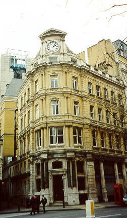 VicTurkBath's tweet photo. #OnThisDay in 1884, Nevill's opened #TurkishBaths in London's Northumberland Ave, with adjoining women's baths round the corner. The men's baths were frequented by #SherlockHolmes &amp; Watson, #Raffles &amp; Bunny, &amp; #Psmith, as it was by authors #conandoyle, #EWHornung, &amp; #PGWodehouse. https://t.co/FroHjAZJwL