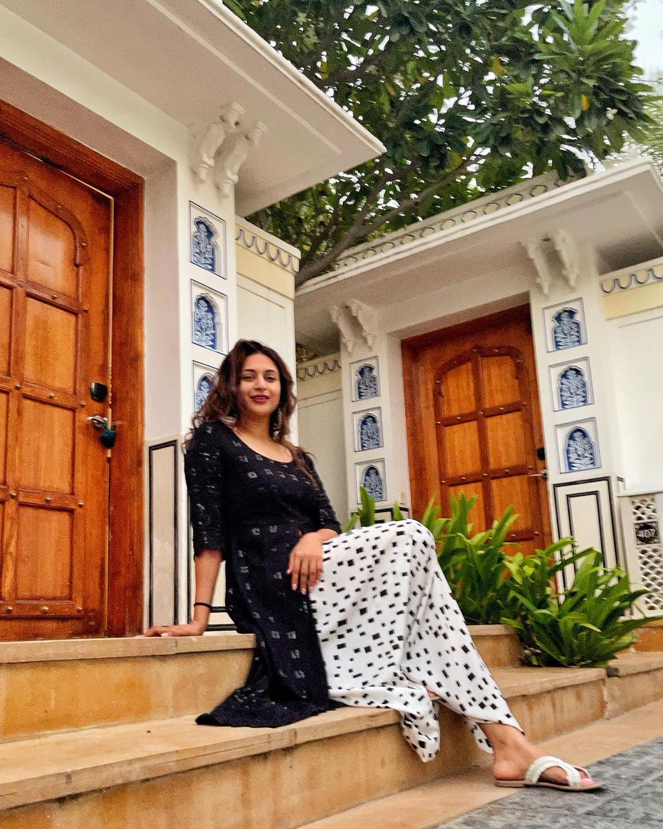 AwesomeTopmodel's tweet photo. @Divyanka_T 's latest pics are a treat for sore eyes! This natural beauty never fails to steal our hearts...
https://t.co/kmQWH4CWz6

#awesometopmodel #awesometv #realawesometv #simplyawesome #awsmradio #inspire #inform #entertain #mumbai #divyankatripathi #divyankatripatidahiya https://t.co/QuhvvlDhvs