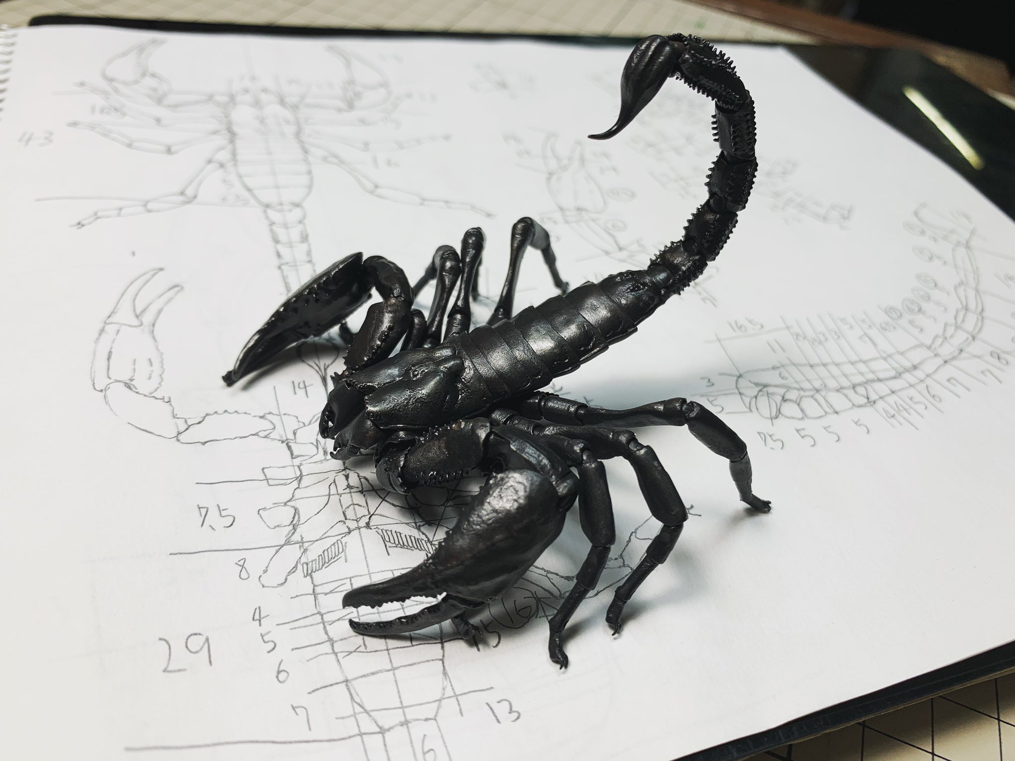 満田晴穂 平塚市美術館4月9 自在置物茶黒蠍 完成 サソリのモチーフは師匠の従兄弟とその息子さんがアメリカで作っていて そういう意味ではある意味流派としては繋がってるモチーフだったりする T Co Gsvxi49ky8 Twitter 満田晴穂 平塚市美術館4月9 自在置物茶黒蠍 完成 サソリのモチーフは師匠の従兄弟とその息子さんがアメリカで作っていて そういう意味ではある意味流派としては繋がってるモチーフだったりする T Co Gsvxi49ky8 Twitter