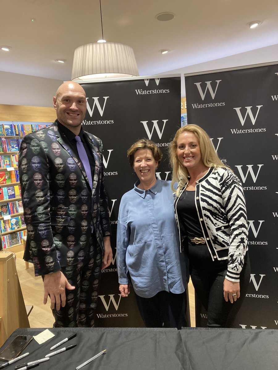 Happy publication day to the amazing Paris Fury <a href="/parisfury1/">Paris fury</a> <a href="/HodderBooks/">Hodder & Stoughton (no longer active)</a> <a href="/BeccaCMundy/">Becca Mundy</a> and respect to the man on my left!