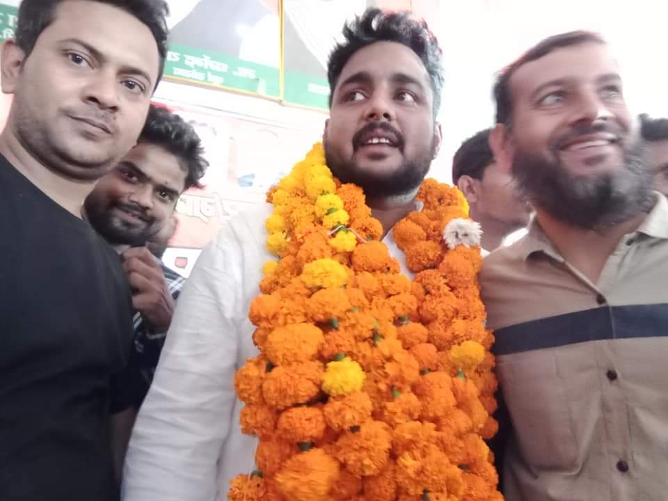 #kanpur थाना चकेरी में कार गेराज मामले में पीड़ित की चोट आई गम्भीर <a href="/kanpurnagarpol/">POLICE COMMISSIONERATE KANPUR NAGAR</a> पुलिस अभी भी कर रही जांच। <a href="/dgpup/">DGP UP</a>  टप्पेबाज नेता पर कब होगी करवाई।पहले भी टप्पेबाजी में आ चुका है नाम  अब बन गया है ।सपा युवजन सभा का राष्टीय सचिव।
<a href="/igrangekanpur/">DIG RANGE KANPUR</a> <a href="/SpNewsPortal/">Samajwadi News IT Cell</a>