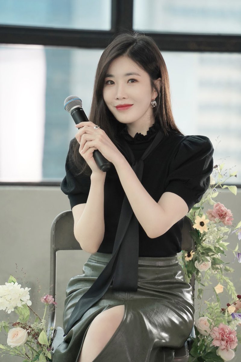 officialDAVICHI's tweet photo. [📸] 다비치 (DAVICHI) - In The Live Behind Photo

#다비치 #DAVICHI
#이해리 #LEEHAERI
#강민경 #KANGMINKYUNG
#나의첫사랑 #FirstLoss
#다비치_나의첫사랑 #DAVICHI_FirstLoss https://t.co/yHSjJKrybh
