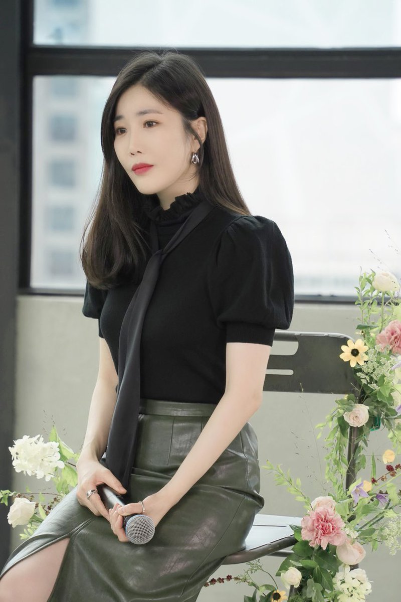 officialDAVICHI's tweet photo. [📸] 다비치 (DAVICHI) - In The Live Behind Photo

#다비치 #DAVICHI
#이해리 #LEEHAERI
#강민경 #KANGMINKYUNG
#나의첫사랑 #FirstLoss
#다비치_나의첫사랑 #DAVICHI_FirstLoss https://t.co/yHSjJKrybh