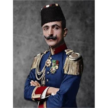 Dönemin Adalet Nazırı İbrahim Bey, bir asker yakını için kolaylık (torpil) ister ve Harbiye Nazırı Enver Paşa'ya mektup yazar. Enver Paşa bu mektubun üzerine "Hayır" yazar ve çerçeveletip Harbiye Bakanlığının girişine asar.