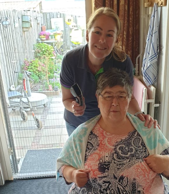 Tzorgthuiszorg's tweet photo. Mevrouw van de Heuvel: ‘Dankbaar zijn wij met een hulp zoals Jolanda. Ze is van alle markten thuis en een luisterend oor wanneer dat even nodig is. Wij willen haar niet meer kwijt.’ 💜
#thuiszorg #warmhart #tzorg https://t.co/FHpt2NmLHM