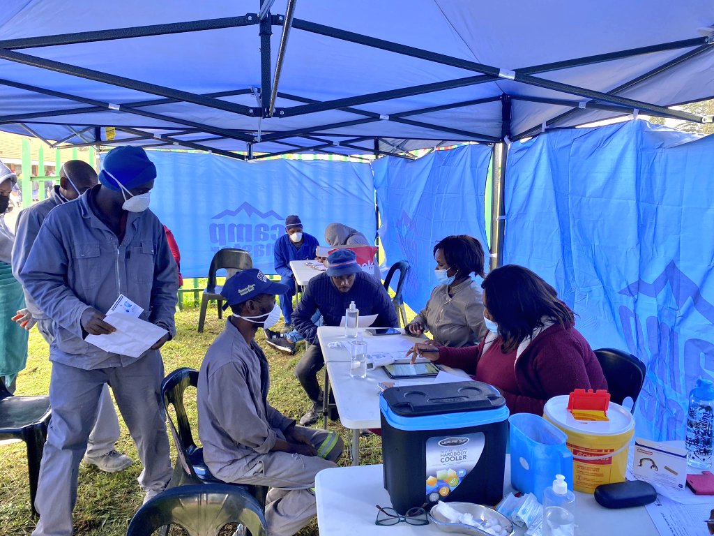 GautengHealth's tweet photo. This morning our mobile vaccination team together with @GPDRT_ are at the @bp_SouthAfrica petrol station in Bapsfontein, @City_Ekurhuleni. You can get your vaccine jab and #RequestASlotGP to renew your drivers licence #VaccinesSavesLives #GrowingGautengTogether https://t.co/aKE41kzYgH
