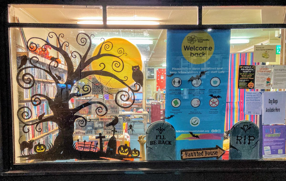 LibFalkirk's tweet image. How ghoulishly great is #Slamannan's #Halloween artwork!? We think it manages to be spooky and welcoming at the same time! 😄 
Pop in for a closer look - as you can see, there's wee spooky touches all through the library. 🎃
#halloweendisplay #libraries #librarydisplay