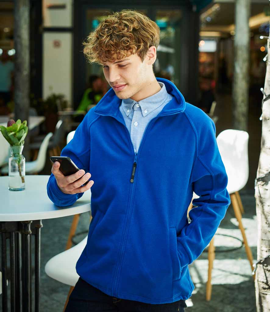 spworkwear's tweet photo. Just checking out SP Workwear's fantastic selection of branded clothing :-) #spworkwear #brandedclothing #lookthebusiness #uniform #branding #marketing #smallbusiness https://t.co/P5V6fZ8Ney