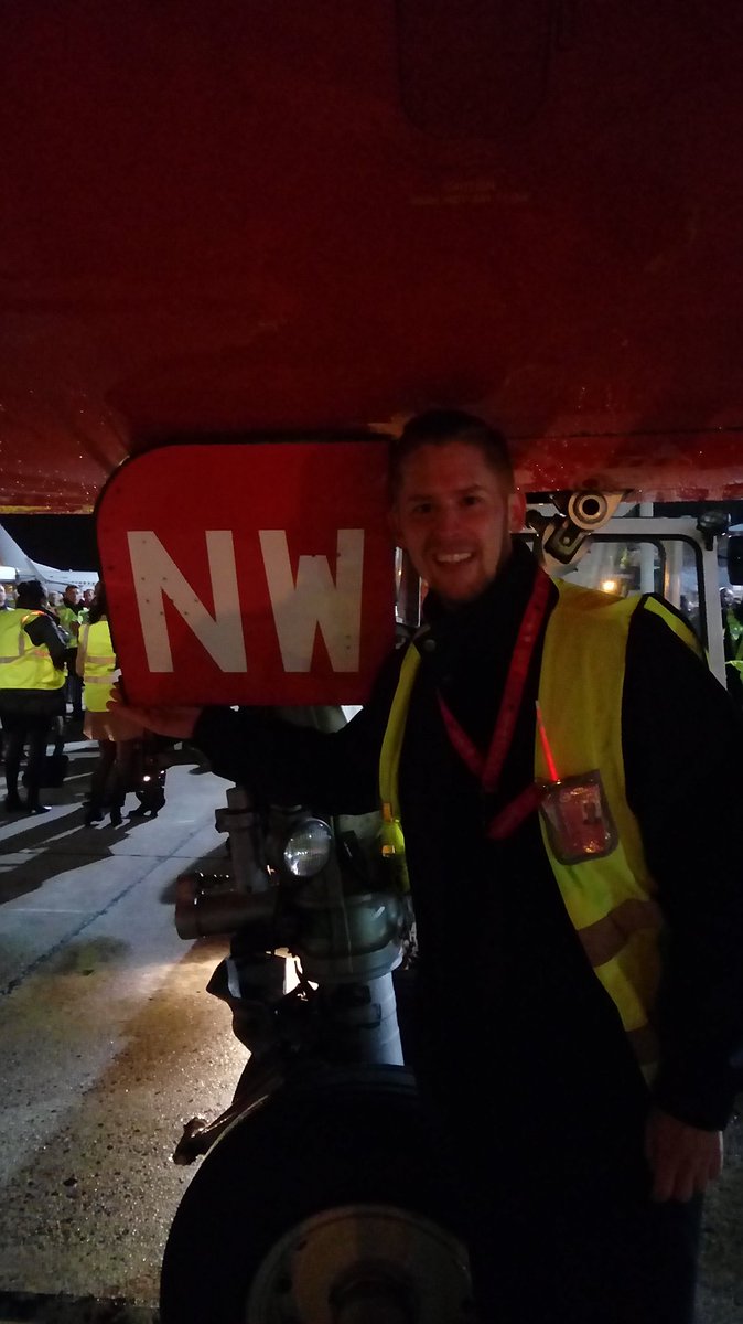 schubhino's tweet photo. Heute mal etwas persönliches😁Gestern vor 4 Jahren war der letzte Tag, der für mich, besten deutschen Airline und des besten Arbeitgebers den ich hatte. Seid ihr auch mit ihr geflogen? #airberlin #ber4evr #streamer #twitch #twitchde #Twitter https://t.co/QcqdZaRhEX