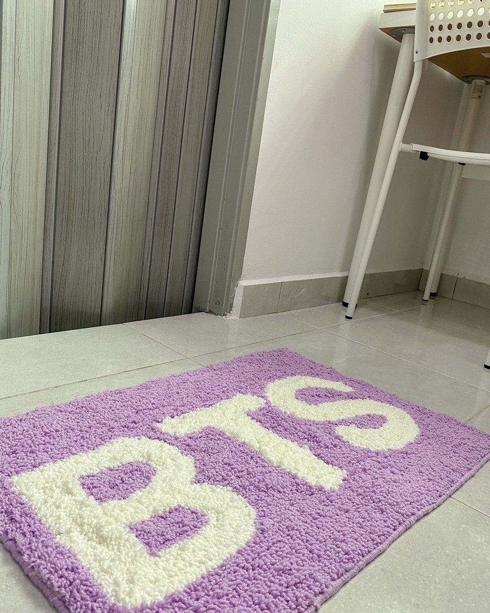 dearyayah28's tweet photo. Follow and support my smalll business here. I'm making sticker and customized rug. Can follow me at my ig @yayo.illustrates ✨💜 https://t.co/iIHZ8cqIjO