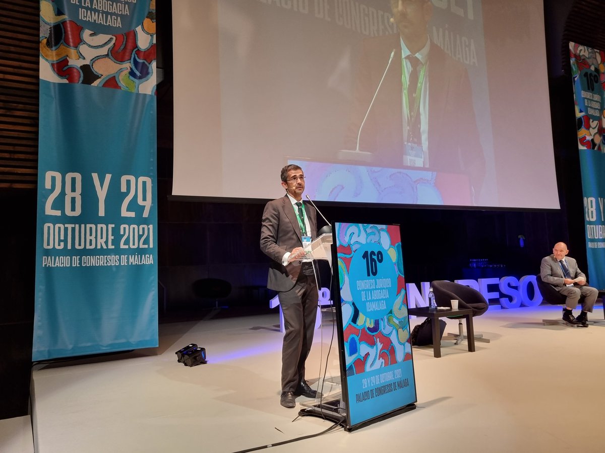 Guerrero_abog's tweet photo. #CongresoAbogacíaMLG #Penal Escuchando a @JaimeCampaner "La prueba ilícita a la vista de la doctrina #Falciani". https://t.co/iZ8kmH2Hy1