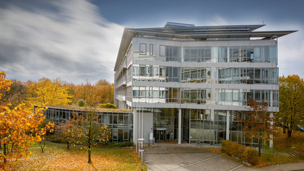 GeneCenter_LMU's tweet photo. What a great place to study and research - at any time of the year!
@GeneCenter_LMU @LMU_Muenchen #studybiochem #studybiochemistry #biochem https://t.co/wC9L5KwfaO