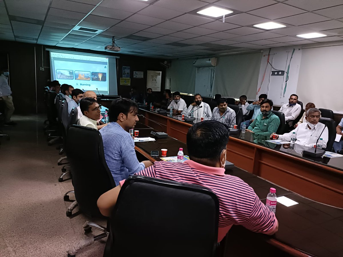 SDM KAPASHERA (@sdmkpsw) on Twitter photo To boost 'Citizen Partnership' in Delhi's fight against pollution meeting held today and sensitized RWAs, NGOs, Market Associations about the Delhi Governments winter action plan and appeals people to come forward and join.
<a href="/Yudh_Pradushan/">Yudh Pradushan Ke Virudh</a> #RedLightONandGaddiOFF To boost 'Citizen Partnership' in Delhi's fight against pollution meeting held today and sensitized RWAs, NGOs, Market Associations about the Delhi Governments winter action plan and appeals people to come forward and join.
<a href="/Yudh_Pradushan/">Yudh Pradushan Ke Virudh</a> #RedLightONandGaddiOFF