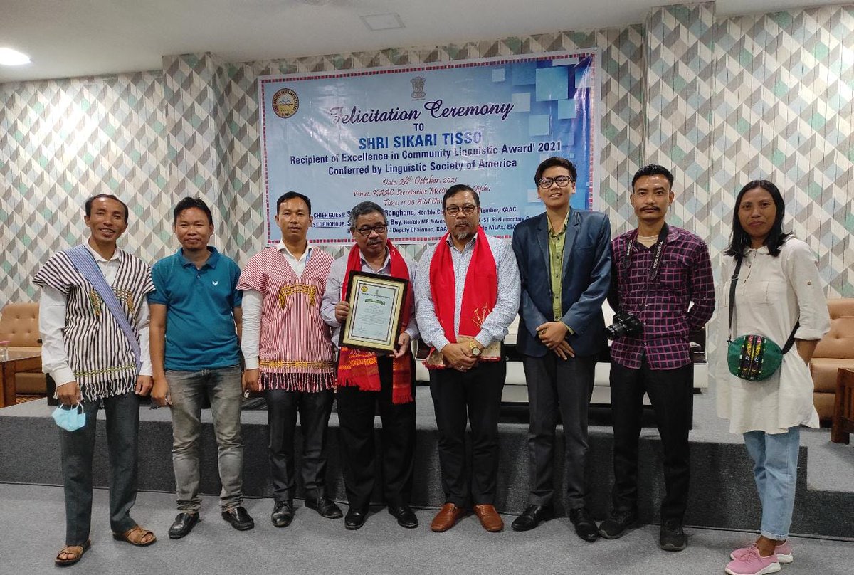 HingchongT's tweet photo. Karbi Anglong Autonomous Council (KAAC) pen Sar Sikari Tisso, Excellence in Community Linguistic Award 2021 anong'e kelong abang aphan karchopon ahut. Jambili Literary Foundation Bidisar Sir Surjya Rongphar On Teron Longbir Terang Biren Hanse Ramen Ingti Wel Sing Hanse #TeamJLF https://t.co/XXmToPJAKX