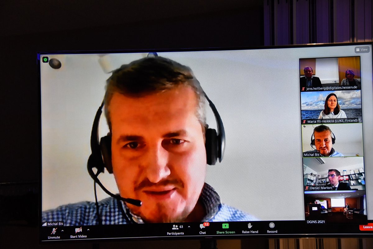 GUS_STAT's tweet photo. Michał Bis z @Szczecin_STAT podczas #DGINS2021 mówił o możliwościach monitorowania aktywności floty rybackiej w oparciu o dane satelitarne Systemu Automatycznej Identyfikacji (AIS).
#EOforStat #GUS https://t.co/I5sTIGHDQG