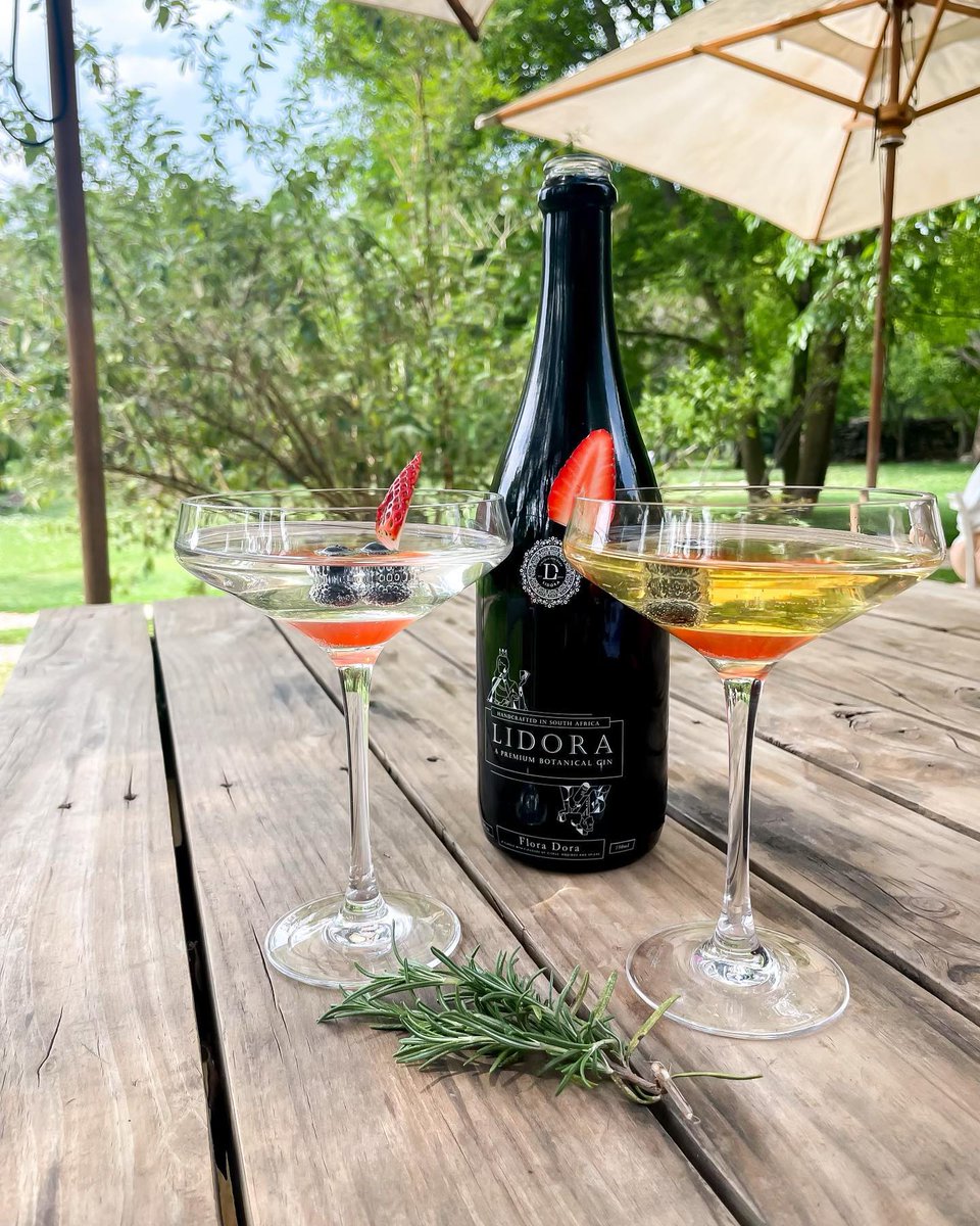 LidoraG's tweet photo. Life is just a cocktail party on the street. Mick Jagger
•
•
•
•
•
•
#lidoragin #cocktail #cocktails #cocktailart #cocktailporn #drinks #drinkporn #drinkup #yummy #drinkoftheday

https://t.co/dAIk4qIlwv via https://t.co/gxgg2wXsbe https://t.co/efxAR0M8wa