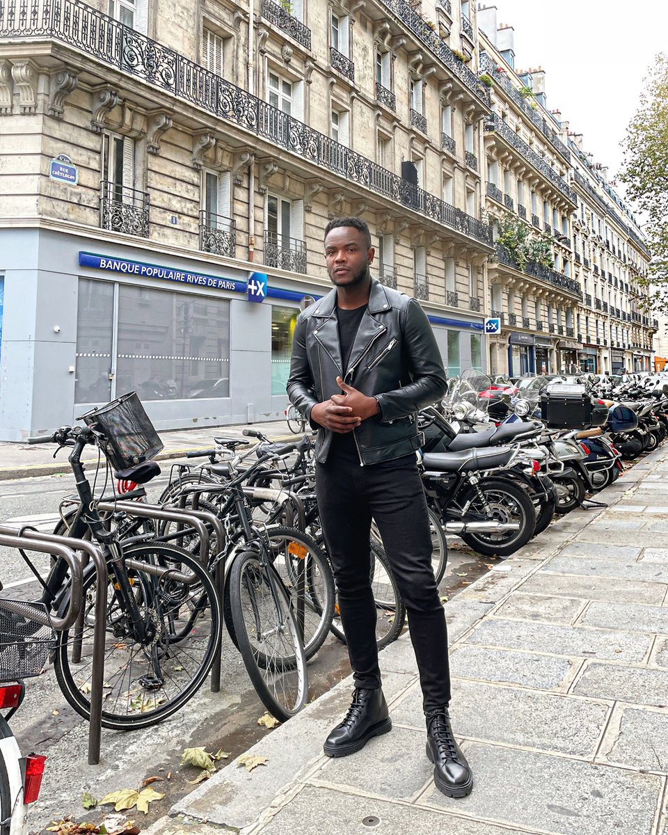pharye's tweet photo. Street of Paris https://t.co/t5XGM77QzC