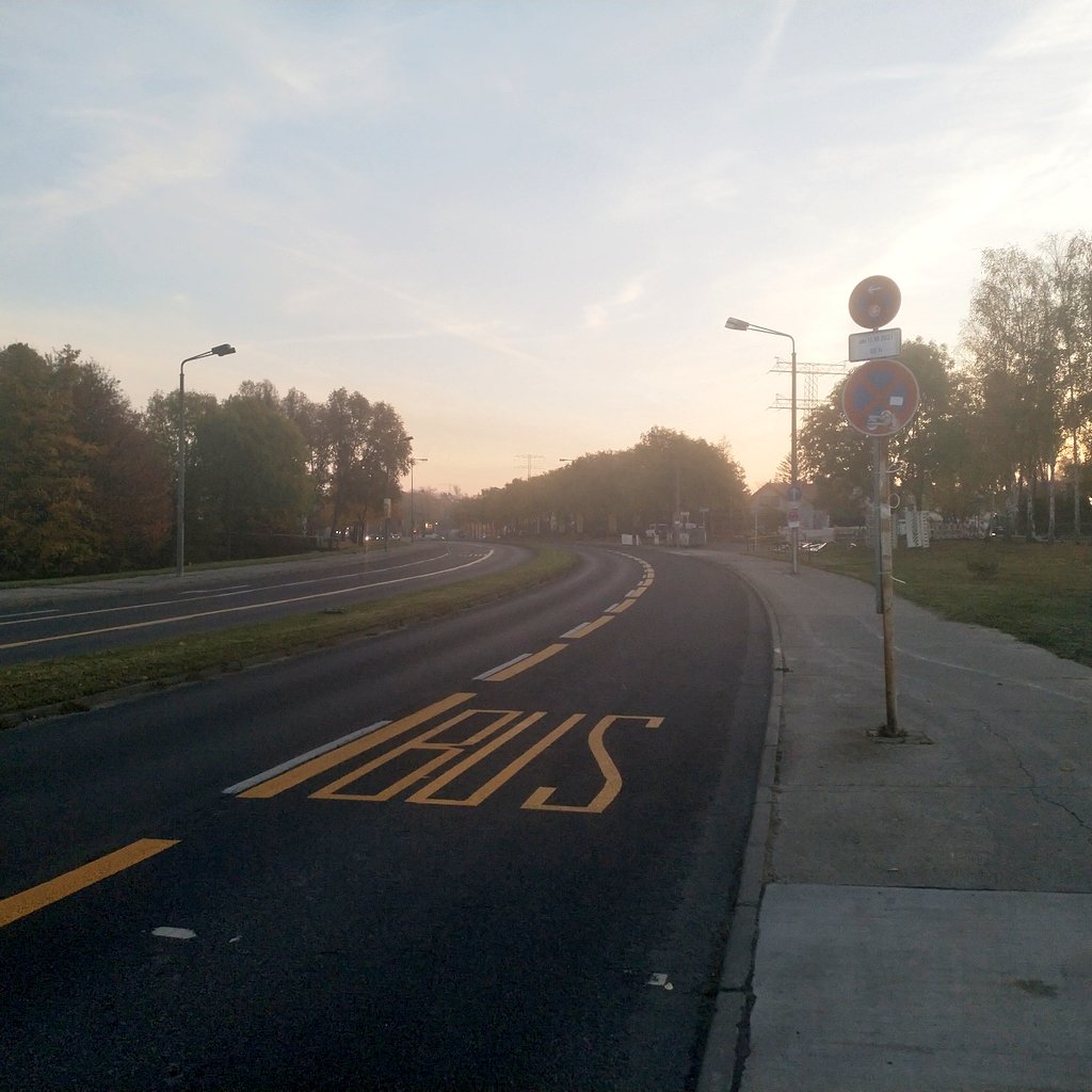 Netzwerk Fahrradfreundliches Marzahn-Hellersdorf (@radbezirk_mahe) on Twitter photo Vielen Dank <a href="/BVG_Kampagne/">Weil wir dich lieben</a> für die Baumaßnahmen auf der Linie #U5. Der für den Ersatzverkehr eingerichtete Bussonderfahrstreifen auf der #AltentreptowerStraße ist die größte Innovation für den Radverkehr, die Berlin #MaHe in 2021 zu bieten hat. Vielen Dank <a href="/BVG_Kampagne/">Weil wir dich lieben</a> für die Baumaßnahmen auf der Linie #U5. Der für den Ersatzverkehr eingerichtete Bussonderfahrstreifen auf der #AltentreptowerStraße ist die größte Innovation für den Radverkehr, die Berlin #MaHe in 2021 zu bieten hat.