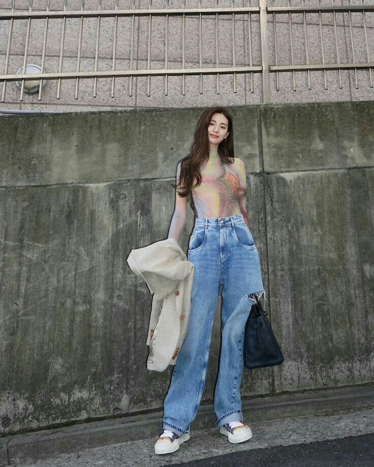 ㅤㅤ
[ 📷 Instagram update - karbearv ]

No matter how you feel, 
get up, 
dress up, 
and show up.
ㅤㅤ