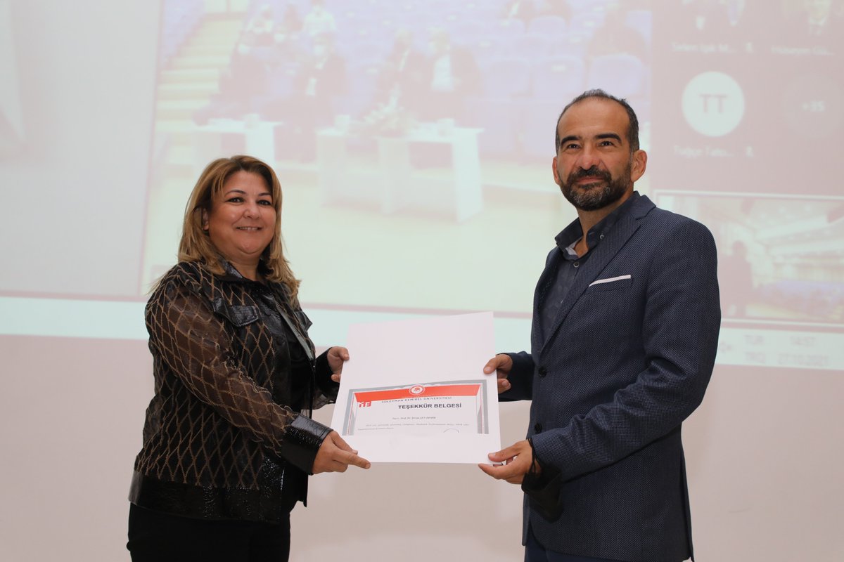 2019-2020 yılı Akademik Performans Ödül Töreni Tören kapsamında birincilik ödülü Bölüm Başkanımız Prof. Dr. Şirvan ŞEN DEMİR'e  takdim edildi.
Kıymetli hocamızı tebrik eder başarılarının devamını dileriz...
#sdu #sduiibf