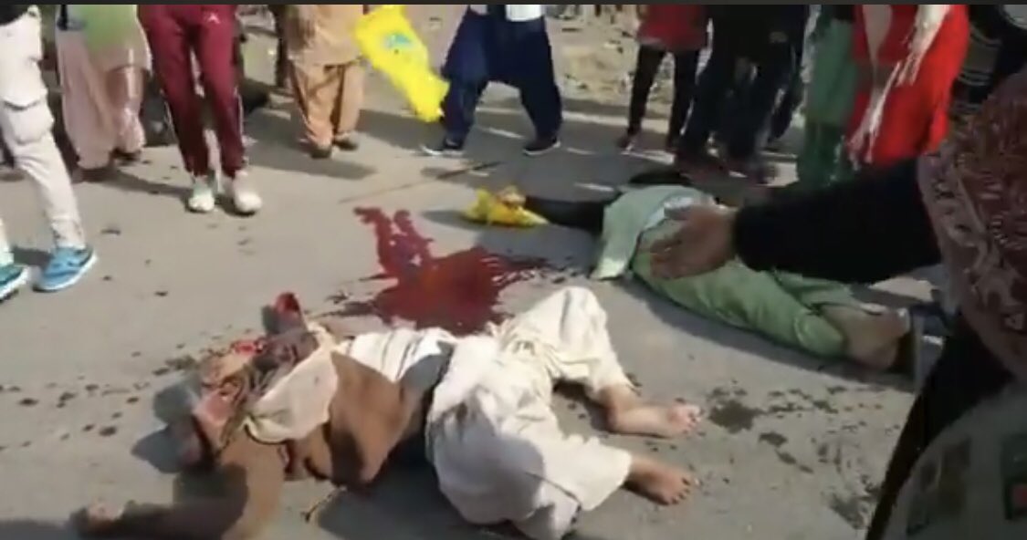 Nooriie__02's tweet photo. Our parents grandparents r suffering so badly People calling Farmers Terrorist wanna ask them do u really think so seeing this ? this is so shameful seeing our Elders In this Condition
Surely u people will suffer alot #FarmersProtest https://t.co/n214ihDKYR