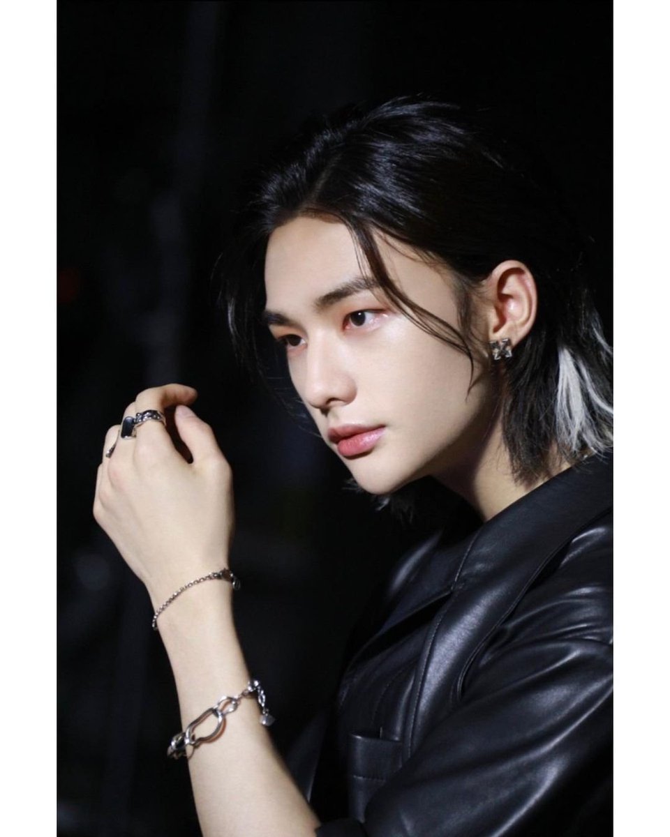 ZenOt23's tweet photo. وێنەی هیونجین لە پشت دیمەنەکانی نمایشی thunderous بە ڤێرژنی چاپانێ
-
-
#straykids #skz_kr https://t.co/etle4muuUk