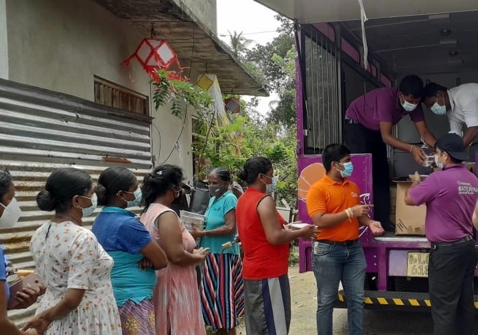 Connecting_biz's tweet photo. When Sri Lanka was hit by floods and landslides last June, @apadlk worked with local businesses to provide hot meals that brought together affected communities from different backgrounds. 

Read more ➡️
https://t.co/Mpwd4aFSRY https://t.co/imIL3r0sMu