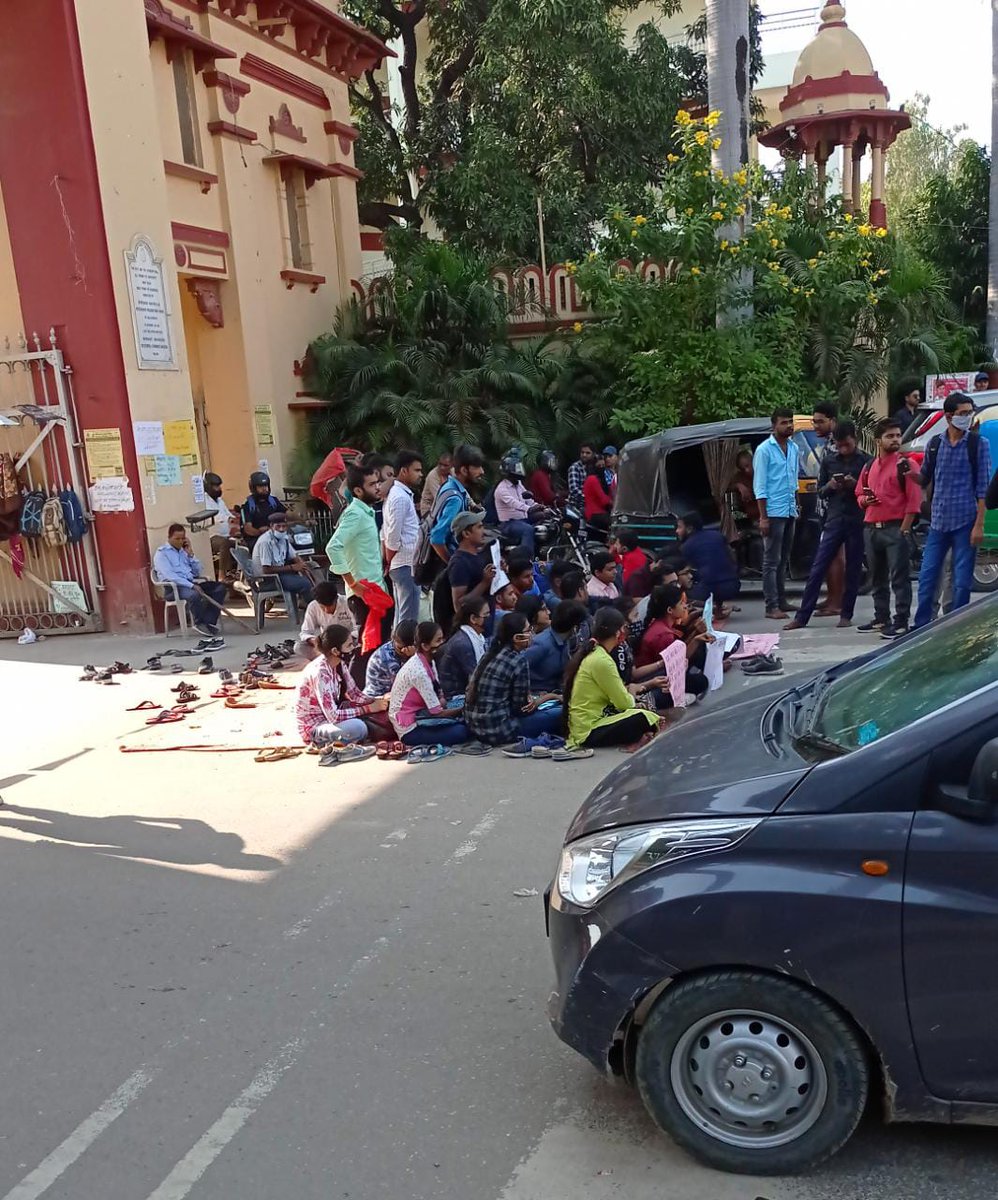 PranavK60070903's tweet photo. Abb tho kro reopen kro sir university koo 
#ReopenBHUforAll
@bhupro @registrarbhu @IITBHU_Varanasi https://t.co/nw8Uci92oP