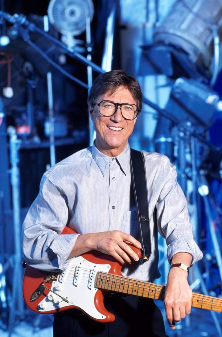 Happy Birthday to Hank Marvin..... 80 years old today..... 