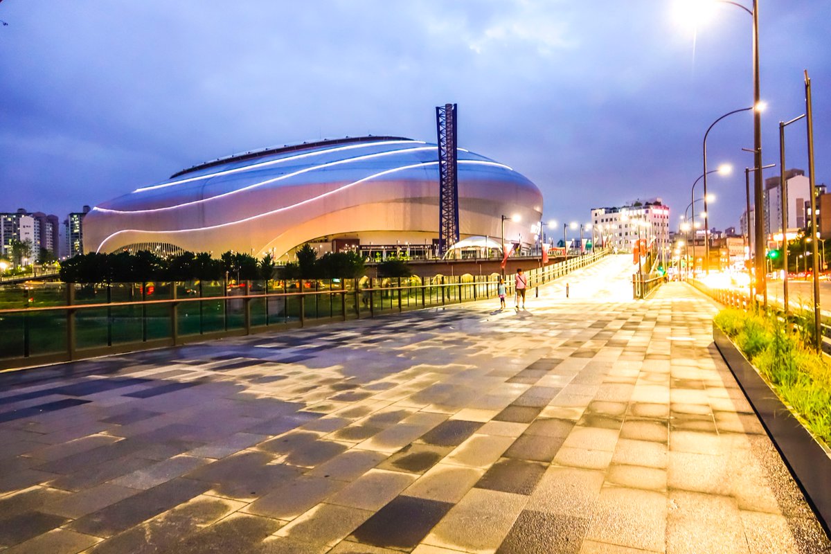 Seoul_gov's tweet photo. Gocheok Skydome, located in Seoul, is the first baseball stadium with a ceiling cover in Korea. It has been the home of the Kiwoom Heroes baseball team of KBO since 2016. Thanks to its large capacity, K-pop stars such as BTS and EXO have held concerts here.
#ISeoul https://t.co/3e32U0KMCY