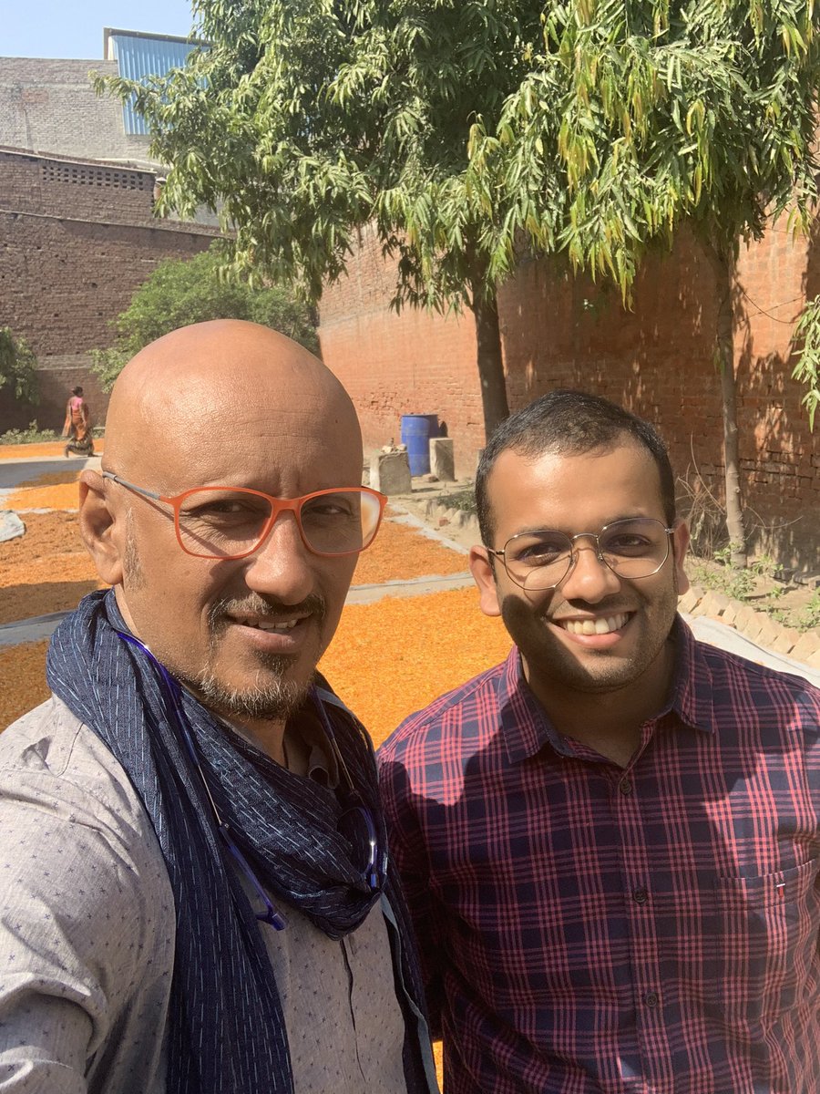 ShantanuMoitra's tweet photo. Meet a green warrior Karan Rastogi from Kanpur who makes Agarbattis from discarded puja flowers in temples. The passion and vision of Karan is laudable . It’s young people like Karan who will define a green and clean India 👍 @jsw @sajjanjindal @SangitaSJindal
#SongsoftheRiver https://t.co/6FB5J6jXvY
