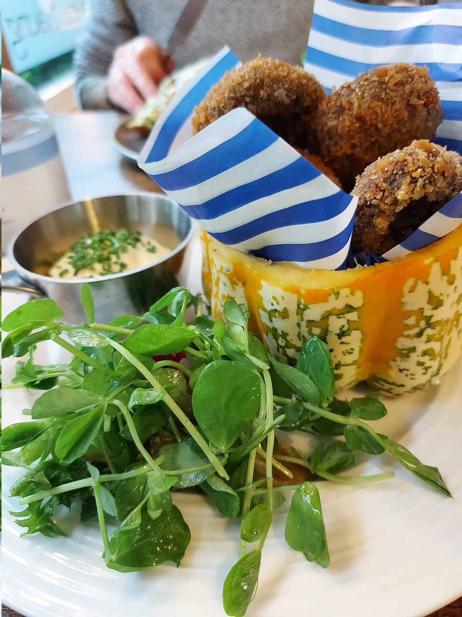 KAHomeEc's tweet photo. Cool bowl for Mrs K's delicious breaded mushrooms 🎃 #CafeCirca #Doune https://t.co/axPZlaNre4