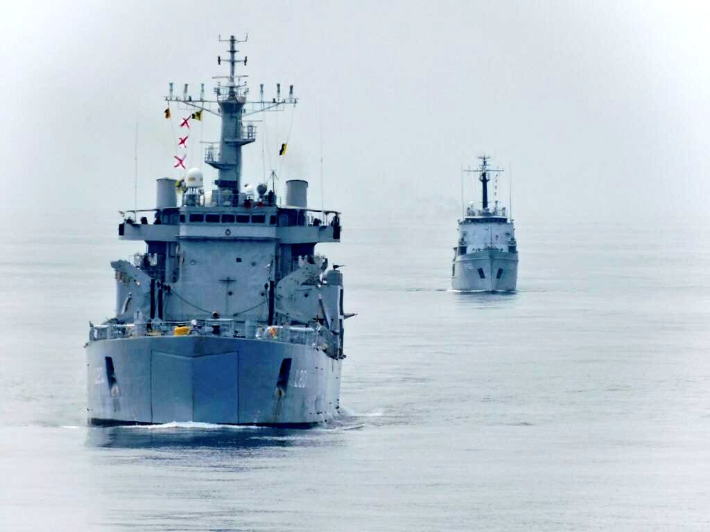 #IndianNavy ships of #FirstTrainingSquadron on completion of a 04 day visit to Colombo & Tricomalee from 24-28 Oct 21 carried out bilateral #MaritimePartnership Exercise with #SriLankaNavy (1/3).
#BridgesofFriendship
#NavalTraining

@srilanka_navy
@IndiainSL @SpokespersonMoD