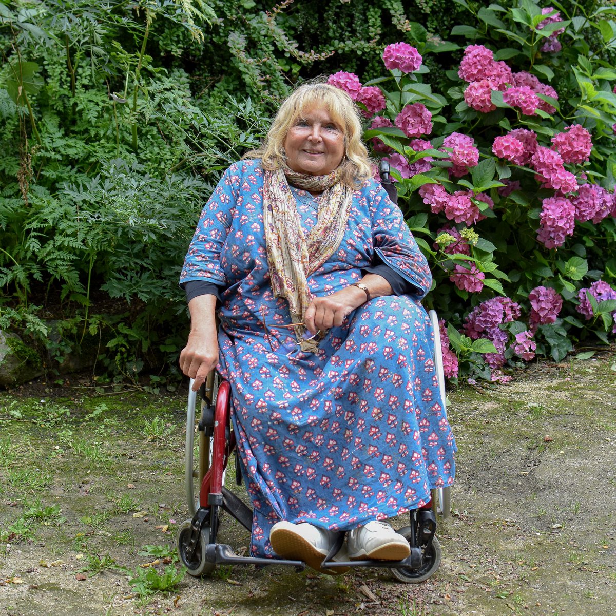 autonomia_asbl's tweet photo. Nous avons #interviewe 𝗡𝗲𝗹𝗲 𝗣𝗮𝘅𝗶𝗻𝗼𝘂, femme militante, qui se bat pour le droit des personnes en situation de #handicap qui ont 𝗹𝗲 𝗱𝗿𝗼𝗶𝘁 𝗱𝗲 𝘃𝗶𝘃𝗿𝗲 𝗲𝘁 𝗰𝗲𝗹𝘂𝗶-𝗰𝗶 𝗻𝗲 𝘀’𝗮𝗿𝗿ê𝘁𝗲 𝗽𝗮𝘀 à 𝟲 𝗵𝗲𝘂𝗿𝗲𝘀 𝗱𝘂 𝘀𝗼𝗶𝗿.
👉 https://t.co/QoOjvBChtR https://t.co/W4gap3vd6B