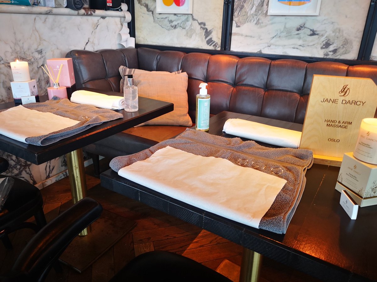 All set up @TheDevlinDublin where <a href="/OsloBeauty/">OSLO</a> are treating all guests <a href="/JaneDarcyMoment/">Jane Darcy™️</a> launch to hand massages 🥰