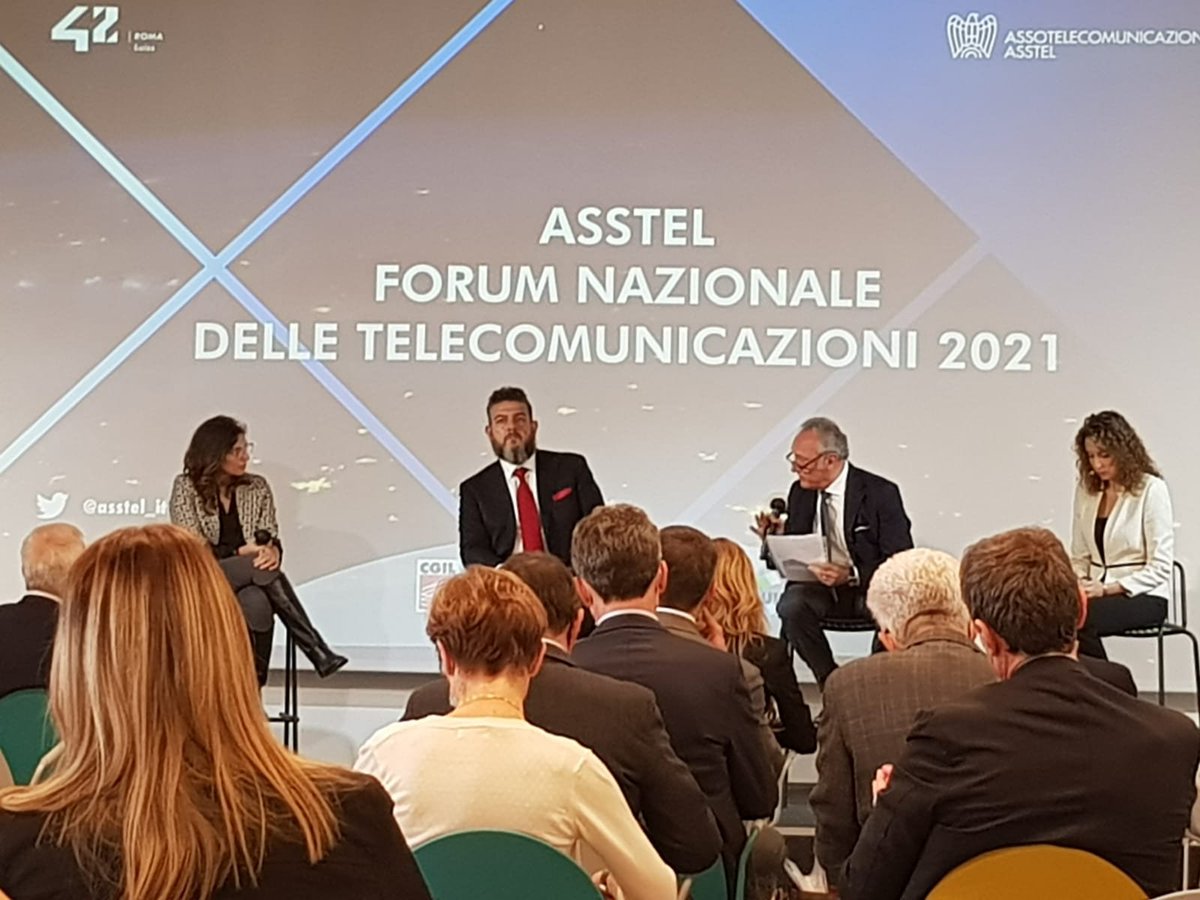 🎙️"Abbiamo bisogno di #leadership nelle #competenze per fare concorrenza a livello internazionale." <a href="/Luigide_vecchis/">Luigi de vecchis</a> Presidente <a href="/HuaweiItalia/">Huawei Italia</a> #ForumAsstel2021 #ForumAsstel