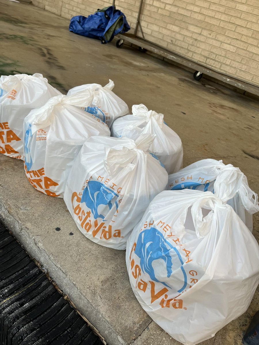 LDBell_WBB's tweet photo. ✨THANK YOU✨

We are so grateful for @CostaVida Colleyville for donating meals for our annual Lady Raider Coaching Clinic last night! Your generosity allowed us to make our 7th-9th grade coaches feel appreciated while we took some time to align our values/goals for our teams. https://t.co/N6c6YGuHwP