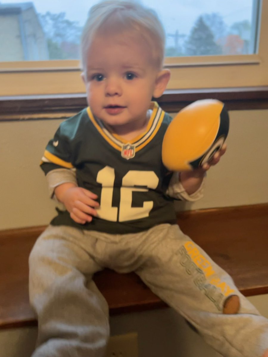 jesskidd15's tweet photo. @packers Day &amp; Halloween at daycare calls for dressing up as @AaronRodgers12  ! 💚💛💚💛🏈 #gopackgo #AaronRodgers #packerday #PackEverywhere https://t.co/rdyu56KFs7