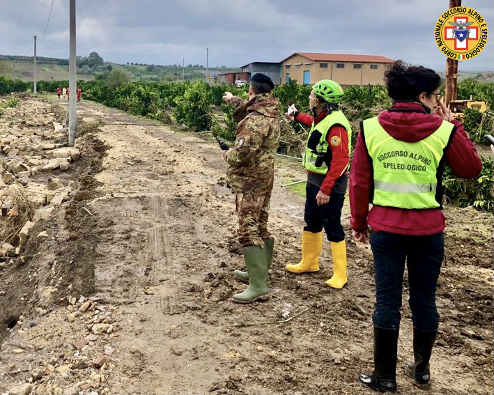 Concluse oggi le ricerche di #AngelaCaniglia, purtroppo con il ritrovamento, intorno alle 12, del suo corpo senza vita, all'interno di un agrumeto in Contrada Abate, in territorio di #Lentini (SR), vicino al confine con il territorio di #Scordia (CT).