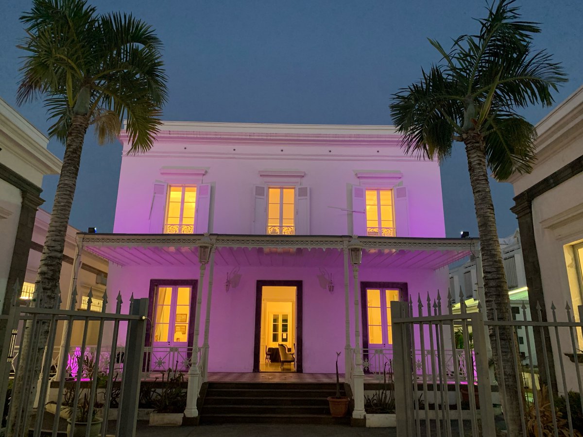#OctobreRose2021 🎗️ | Démontrer du soutien est toujours à notre portée, en octobre plusieurs bâtiments de la <a href="/CE_CEPAC/">Caisse d’Epargne CEPAC</a>, sur tous nos territoires, se sont dès début octobre illuminés en rose. Ici sur notre bâtiment historique de 1858, à Saint-Denis (La Réunion) 👇